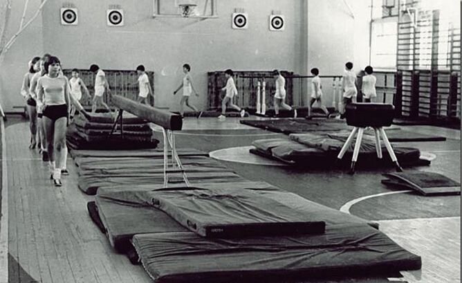 Но если весь урок мы лазали по канатам, прыгали через козла и бегали вокруг зала... это была ску-у-у-ука.