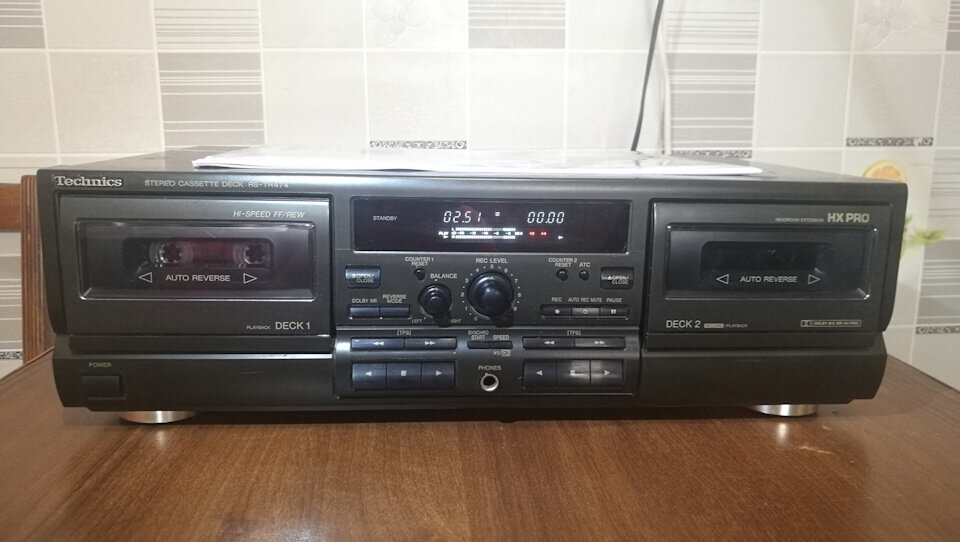 Technics RS-TR474. Вид спереди. Панель в хорошем косметическом состоянии.