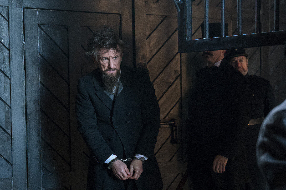 кадр из фильма The Professor and the Madman (Игры разумов)