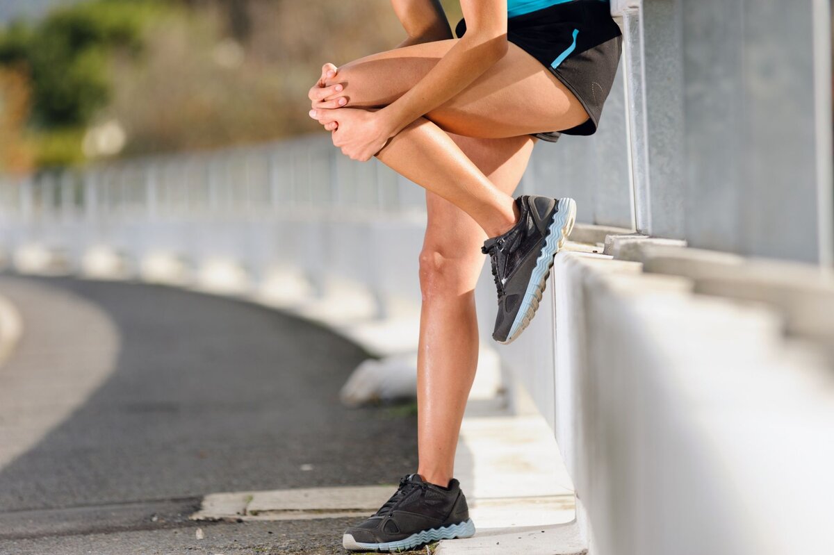 Почему болят колени после бега: причины и что делать | ВСТАНЬ И БЕГИ | Дзен