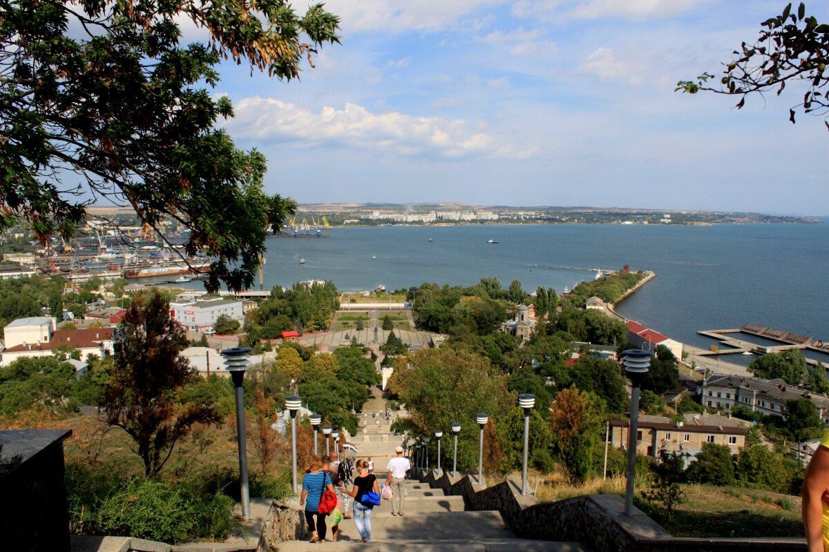 керч л. обелиск славы. руины древнего города каракорум. керчь виды города. обелиск славы на горе митридат.