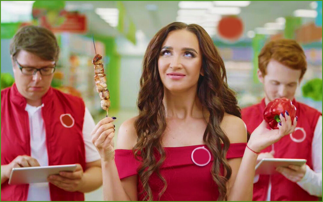 Рекламный момент, Оля делает шашлык))