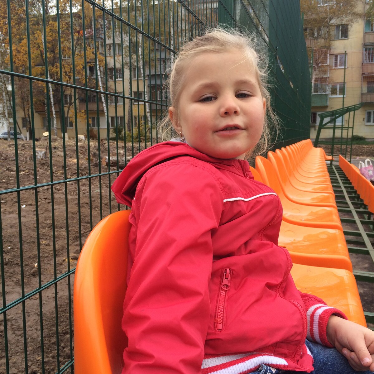 Фото из личного архива. Куртка на старшей тоже из ашана, отдел для мальчиков.