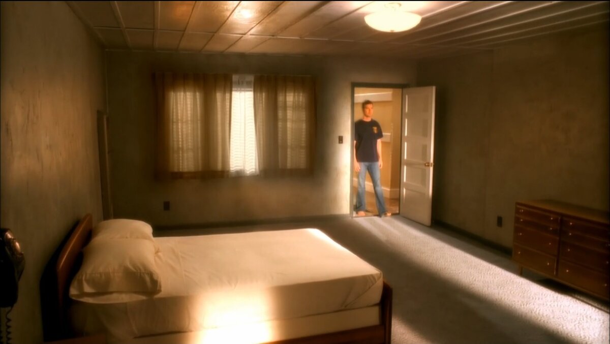 На первый взгляд обычная комната в мотеле. Но из-за нее уже пострадало множество людей