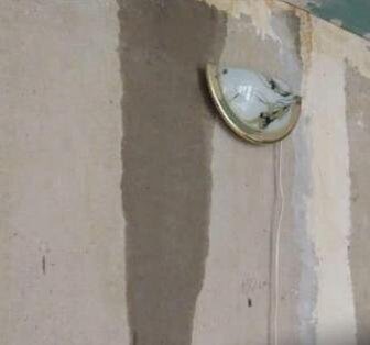 Залитая квартира после повреждения крыши дома работниками "Жилищника". Источник: Facebook 