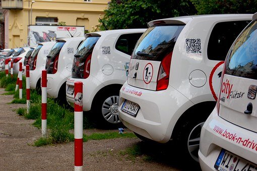 https://cdn.pixabay.com/photo/2016/06/04/21/06/carsharing-1436203__340.jpg