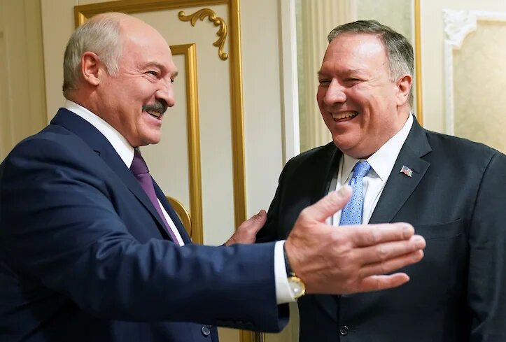 Госсекретарь США Майк Помпео объехал бывшие республики СССР. Он посетил Украину, Белоруссию, Казахстан и Узбекистан. Вероятно, чтобы предложить газ и нефть по более низким ценам, чем предлагают владельцы российских нефтегазопроводов. Источник фото: Kevin Lamarque / Reuters