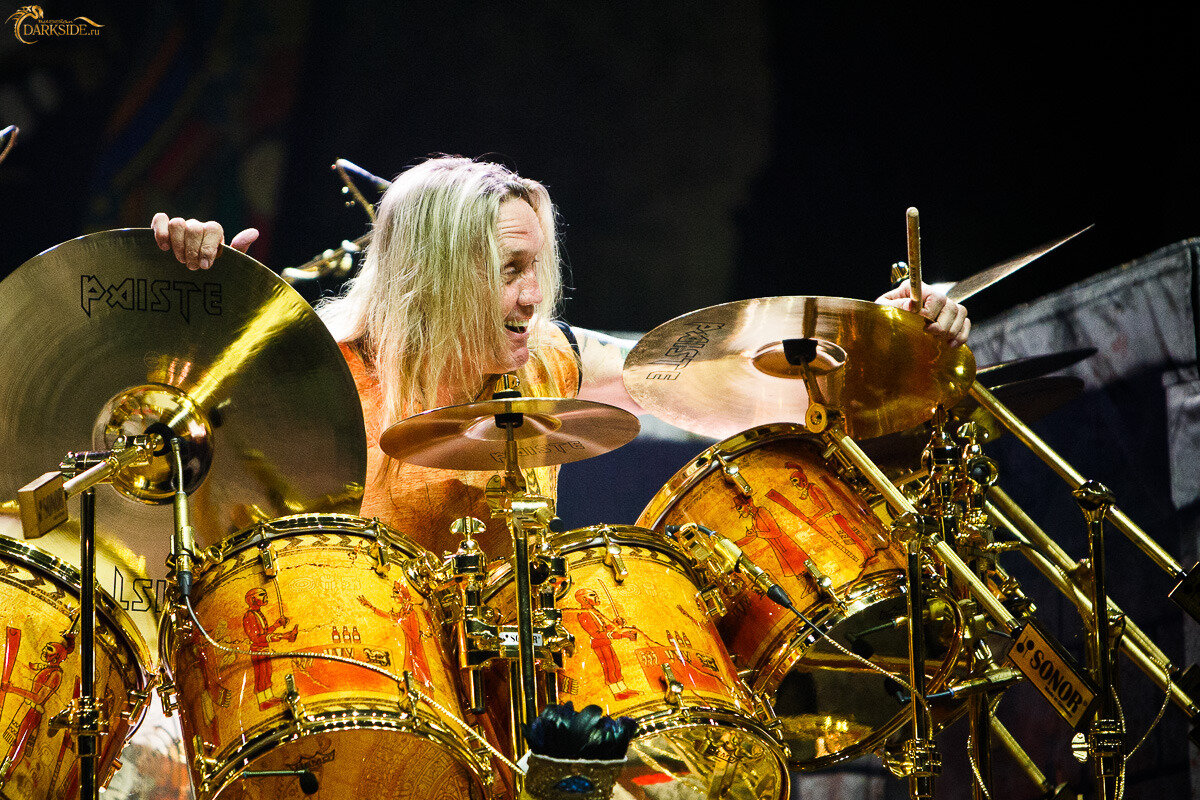 Нико МакБрейн