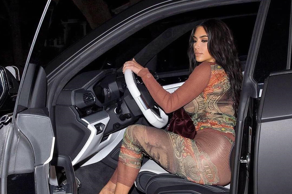 Ким Кардашьян и её актуальное авто. Источник: instagram.com/kimkardashian