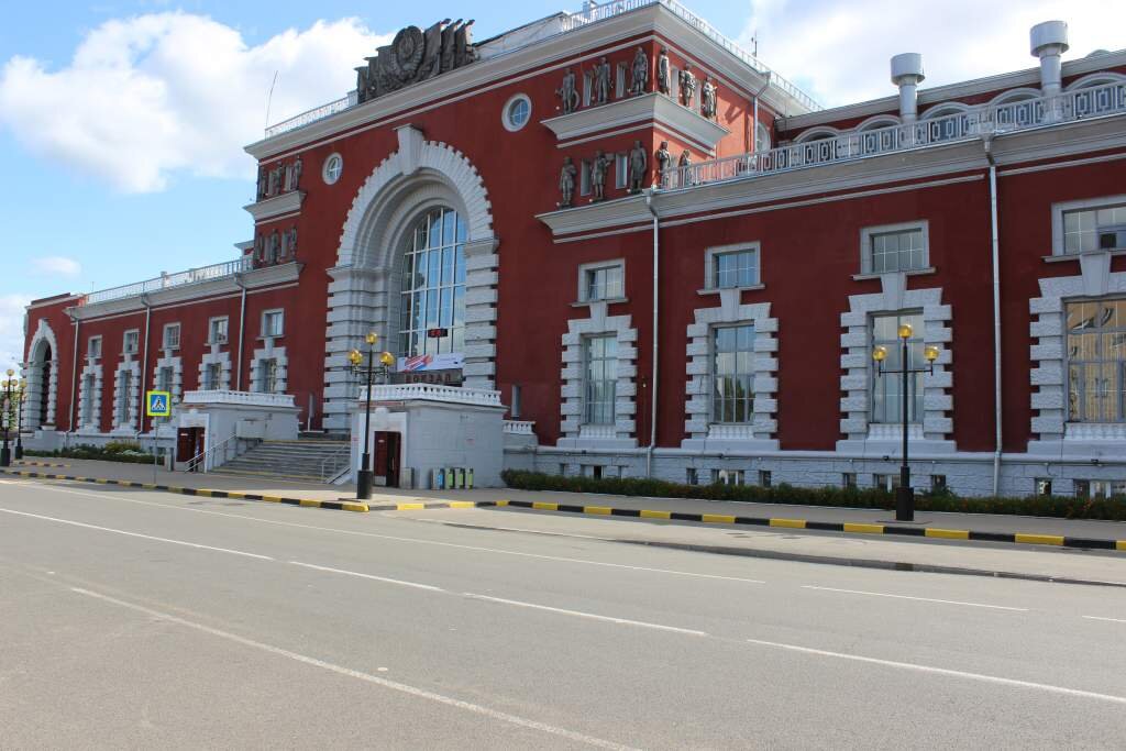 Железнодорожный вокзал города Курск