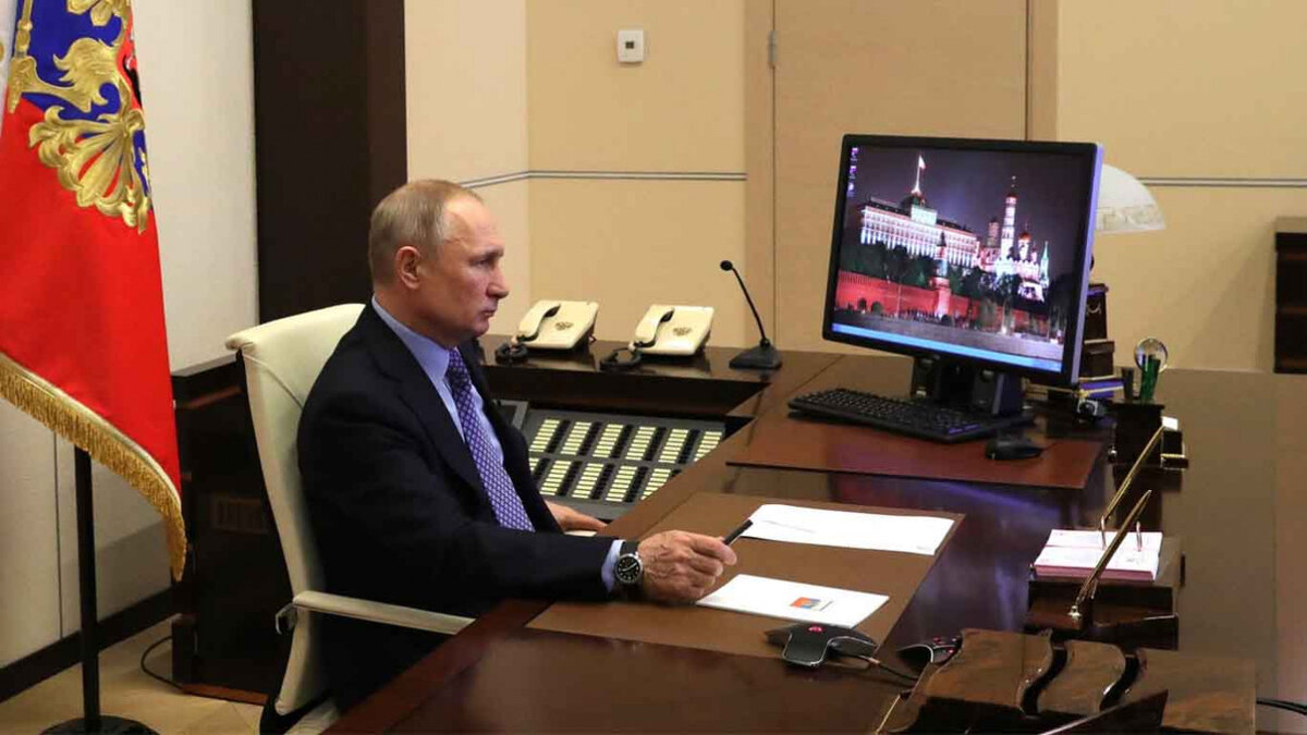 Фото кабинета и президента Kremlin.ru