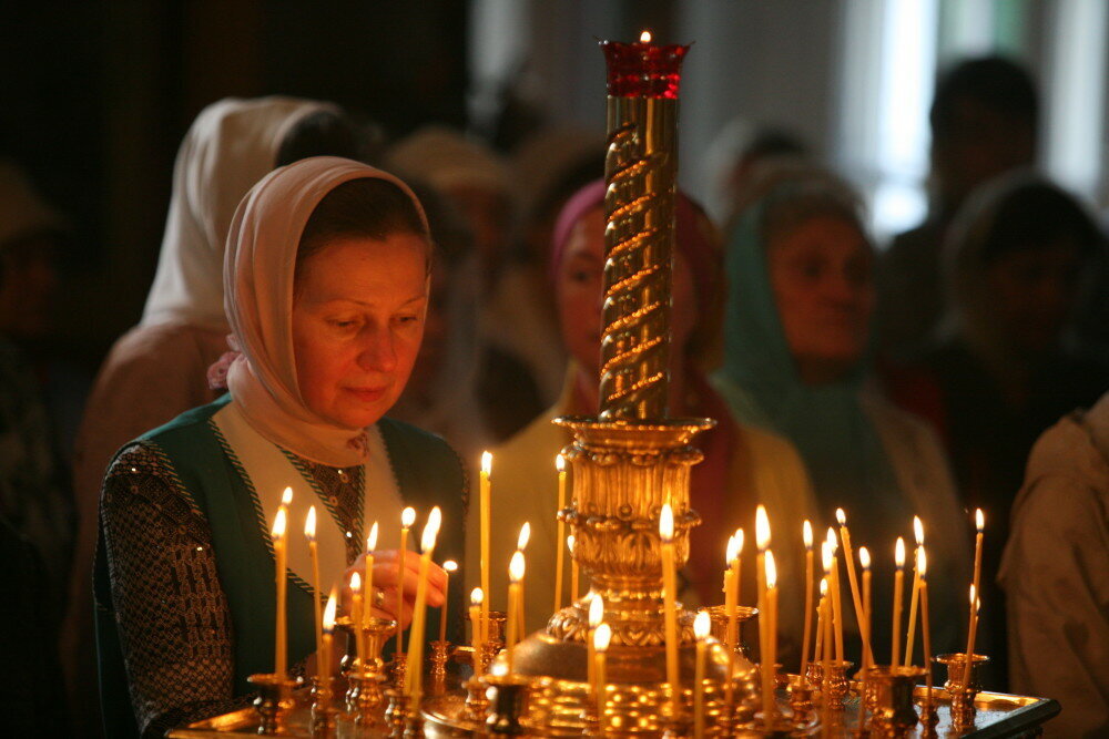 Фото в храме со свечой