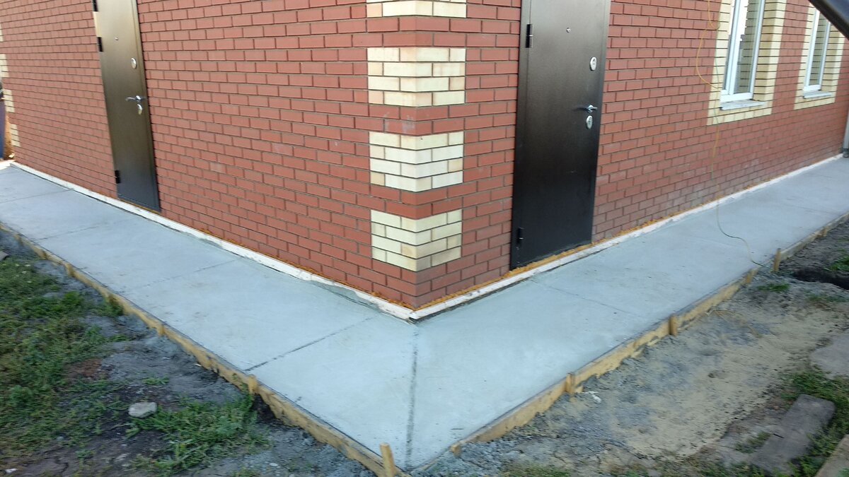 Отмостка в готовом виде.