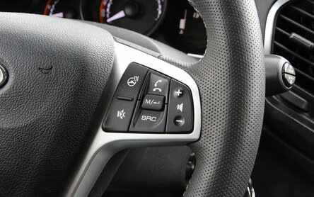 Любая теплая опция на российском рынке только в плюс. Тем более такая, как обогрев руля. 