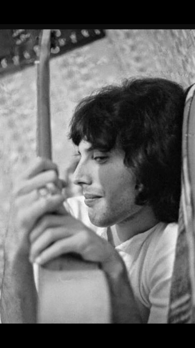 Юный и скромный Фредди, мне очень нравится это фото