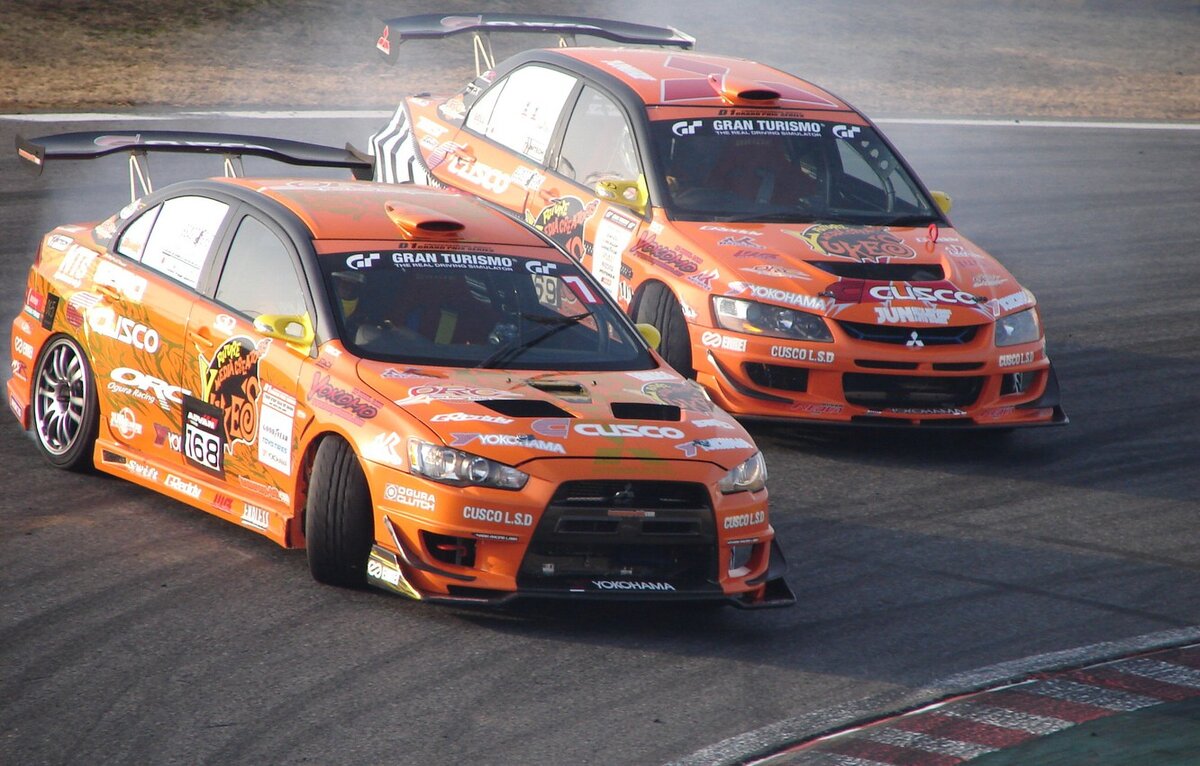 Галерея фотографий с международных гоночных турниров. Источник: Яндекс.Картинки