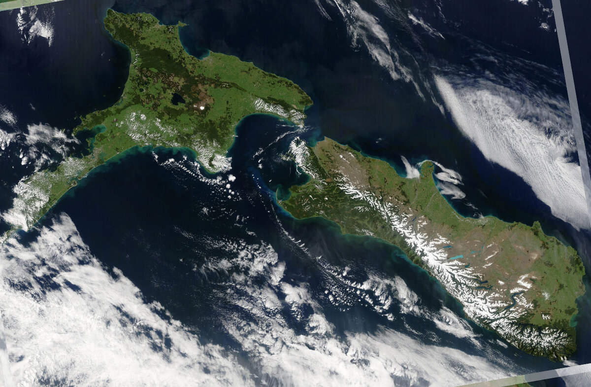 Новая Зеландия на спутниковом снимке