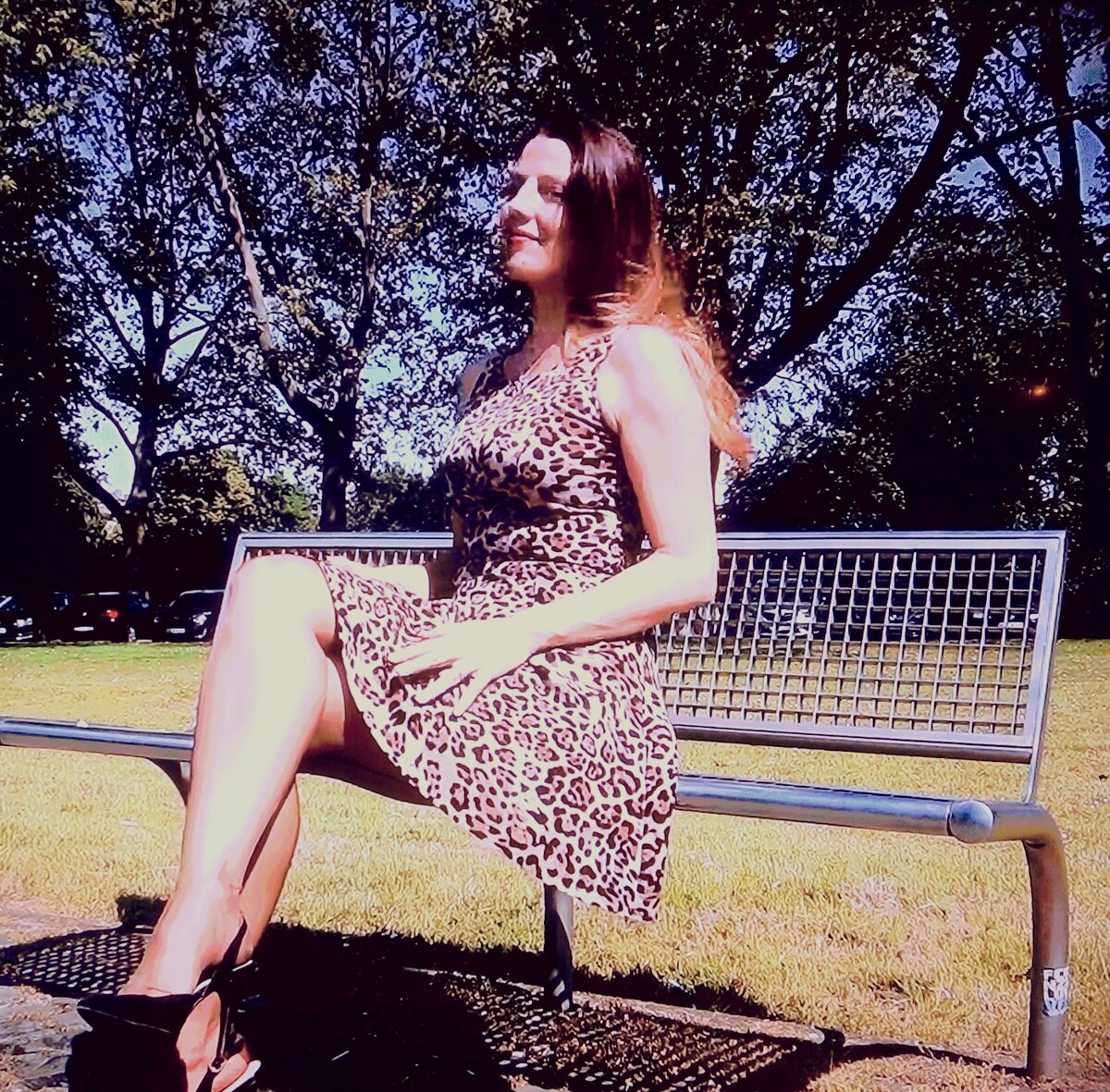 Когда тобой восхищаются, то твоя жизнь предстает перед тобой в новых, ярких красках, ты просто понимаешь, что ты этого достойна и имеешь возможность заново полюбить себя,  как бы познав себя со стороны в новом качестве. 