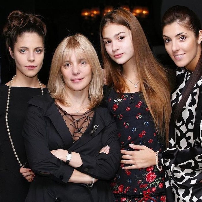 Вера Глаголева с дочерьми