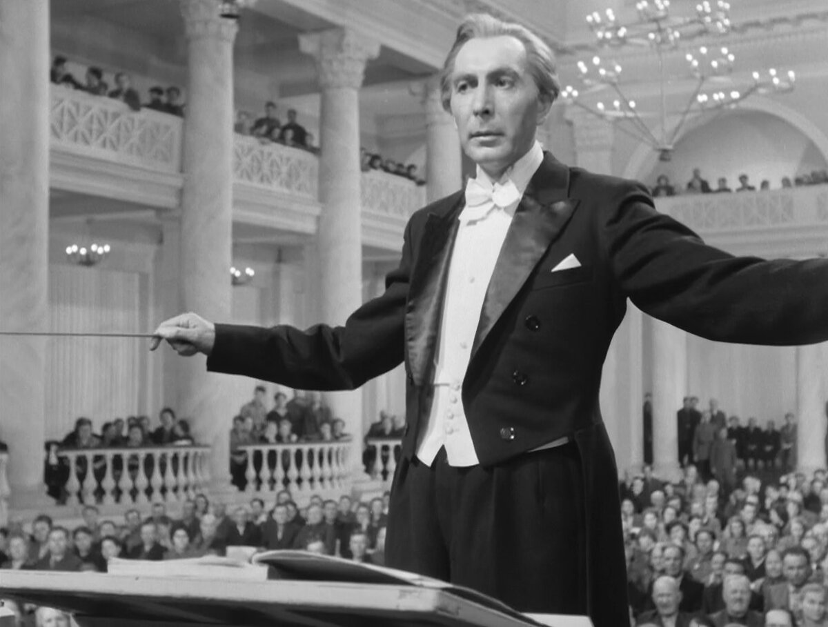 Кадр кинокартины "Ленинградская симфония", 1957 года. Образ дирижера в исполнении актера Перцовского Марка Наумовича