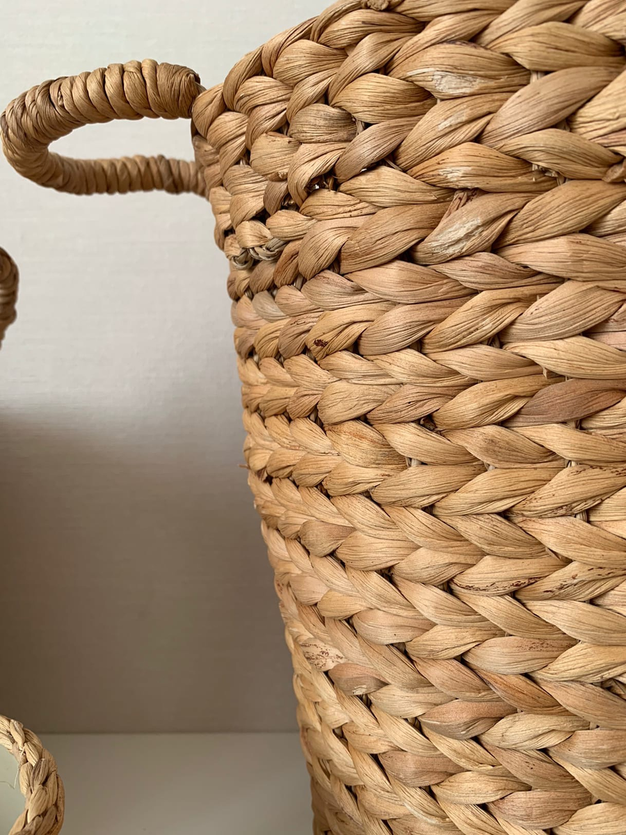 Плетеные корзины способны сделать более уютным любой интерьер.