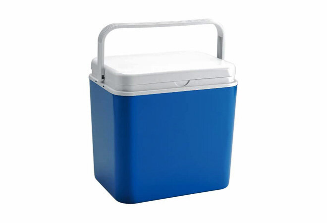 Термосумка с мягкими ремешками, ручками и стенками станет отличным  решением, если вы собрались в поход с ночёвкой. Особенно она выручит,  если вы отправились на пляж, когда есть необходимость в сохранении  прохлады напитков. В ней также имеются дополнительные отделения, где  можно разместить ключи, документы, а также другие необходимые вещи.