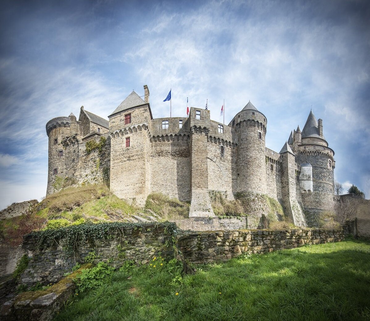 Castle 9. Бретань замок короля Артура. Замок Монблан Бретань. Замок 9 века. Lorsque.