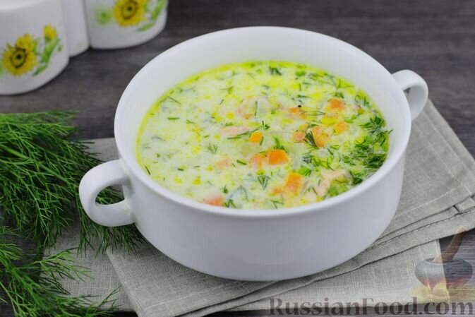 сёмга, картофель, морковь, лук репчатый, молоко, масло растительное, соль, перец чёрный молотый, зелень укропа, вода