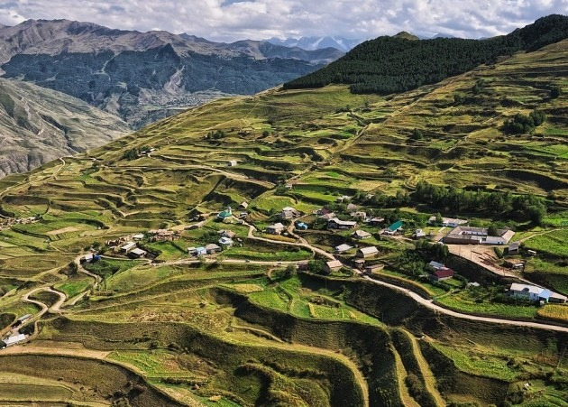 Древние террасы Дагестана. Фото автора: https://pulse.mail.ru/source/5789913018426165/?utm_partner_id=664