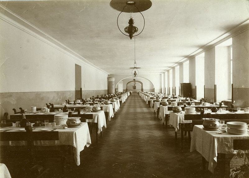 Неизвестный автор. Столовая. Воспитательный дом в Москве, между 1900 и 1910 годами © Public Domain