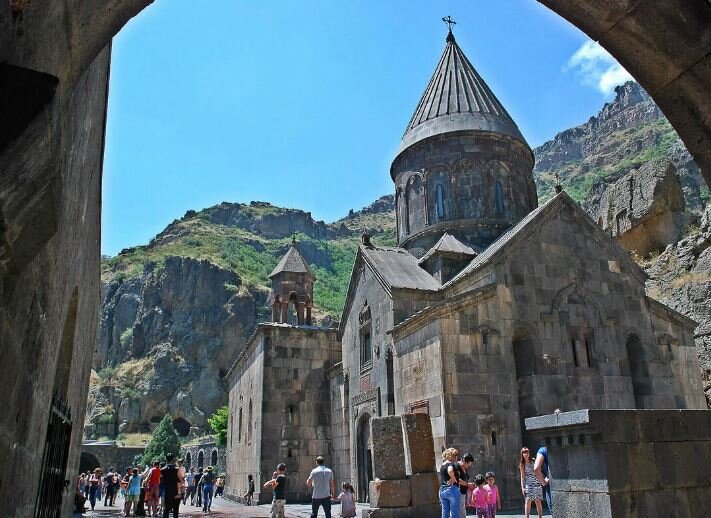 Армения, Монастырь Гегард. Иллюстрация – фотография Владимира Водейко