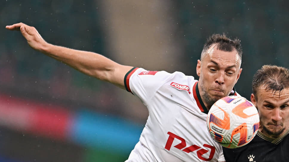 Фото: Иван Водопьянов / Коммерсантъ📷Артем Дзюба (слева)