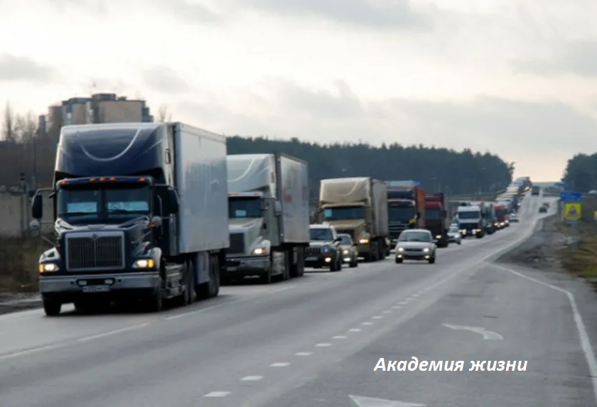 Большегрузы на дороге