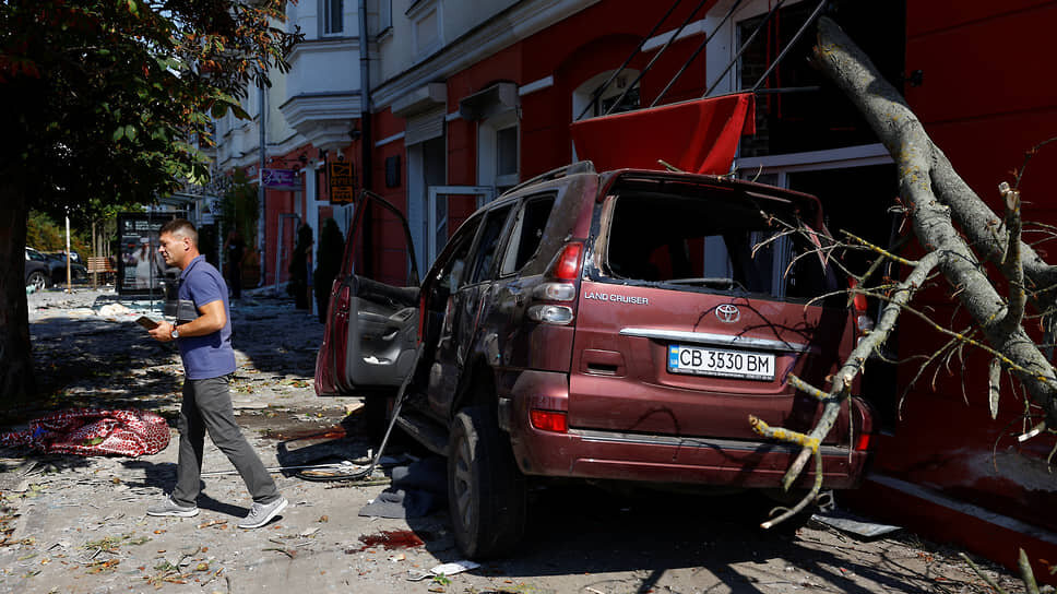 Фото: Valentyn Ogirenko / Reuters📷Последствия взрыва в Чернигове