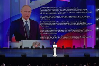    Приветствие Владимира Путина на церемонии открытия Международного фестиваля студенческого спорта в Екатеринбурге ©Павел Лисицын РИА Новости