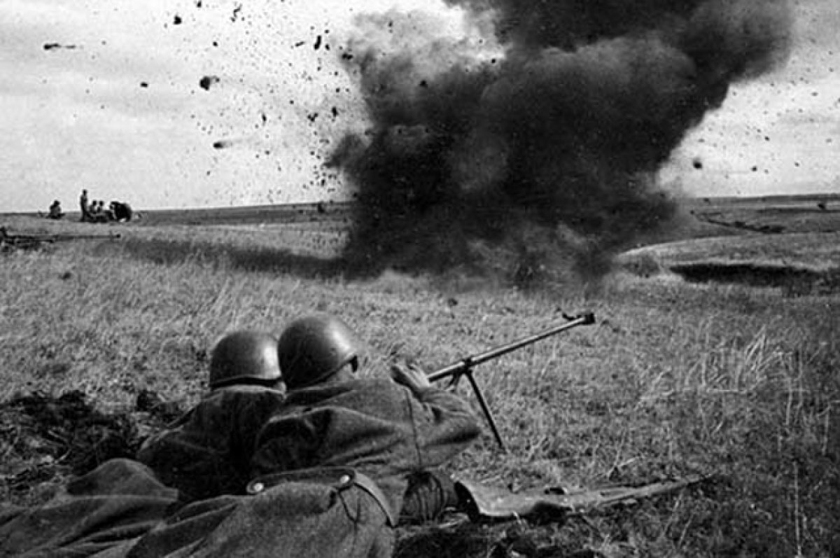    Расчёт противотанкового ружья во время боёв на Курской дуге