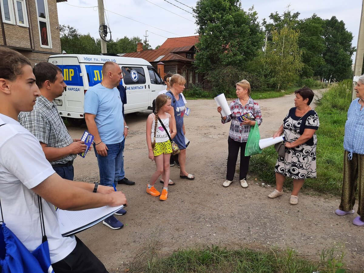    ЛДПР продолжает решать проблемы земляков