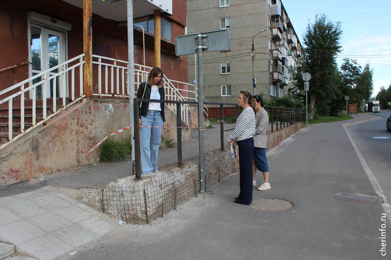    В девятиэтажном доме № 159 отремонтируют стенку протяженностью больше 30 метров, рядом установят металлические ограждения