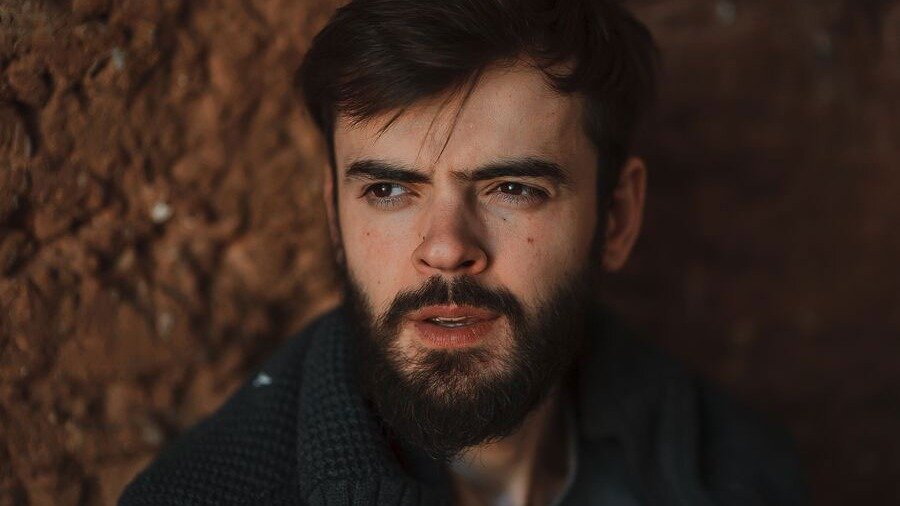     Известный актер театра и кино Антон Лапенко замечен в Арзамасе Нижегородской области. Фотографиями со звездой нижегородцы поделились в местных соцсетях.