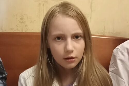   Алиса Теплякова вернулась в МГУ. 11-летнюю студентку не пустили в вуз, ей не сказали даже курс