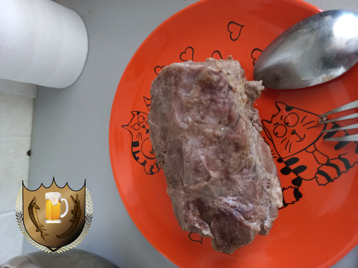 Для начала сварим свежего мяска! В детстве страх как любил окрошку с колбасой. Сейчас вот наоборот предпочту мяска! 