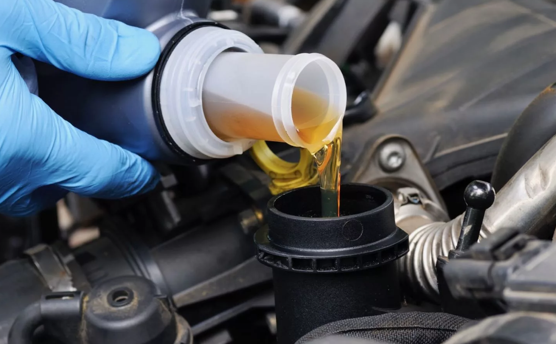 Почему автозаводы рекомендуют менять масло каждые 15 000 км?