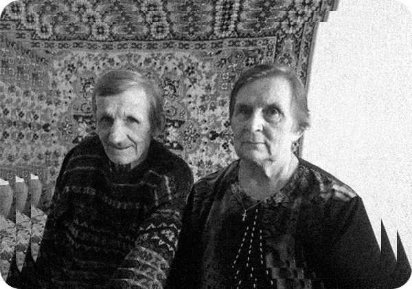 Михаил Наумов, в прошлом – житель деревни Кузьмичи Ельского района Гомельской области, с сестрой Галиной (Гриченко) Евтухович. Пинск, 2021 год. Фото автора
