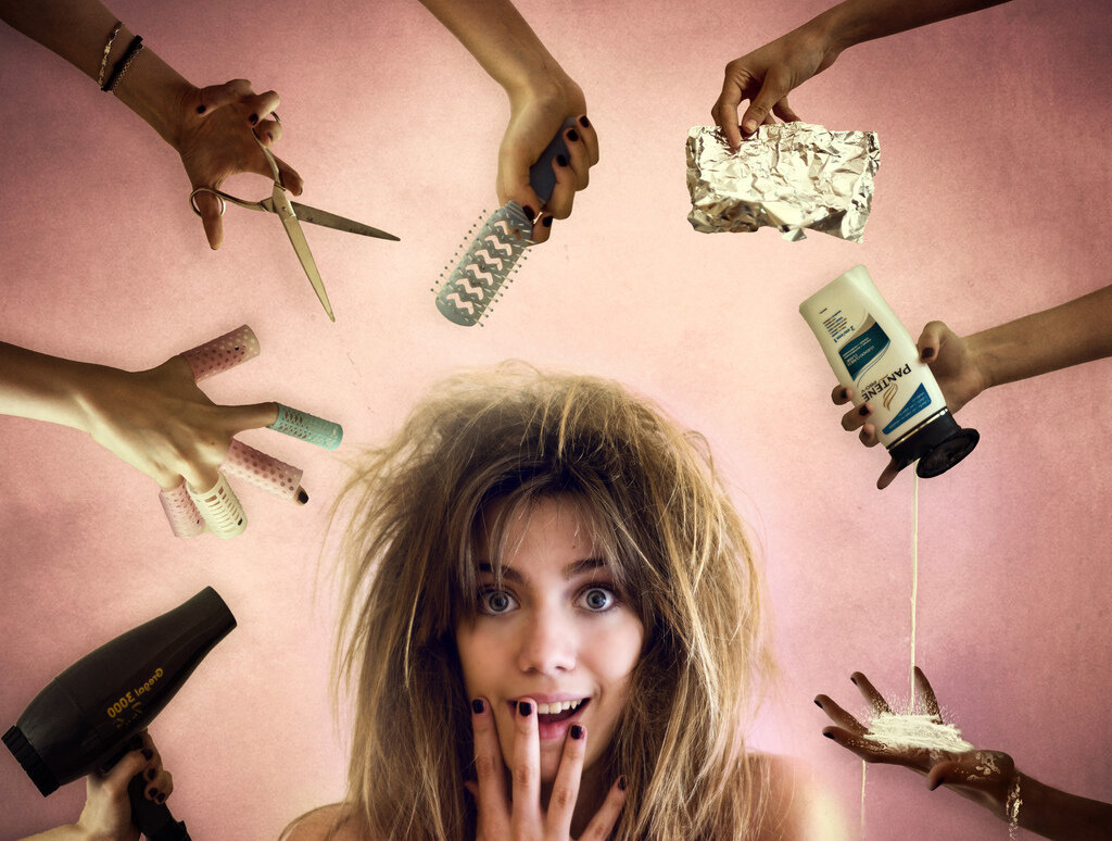 Девушка-комикс. Девушки долго собираются. Девушка собирается на свидание прикол. Девушки долго собираются. Девушка одевается.