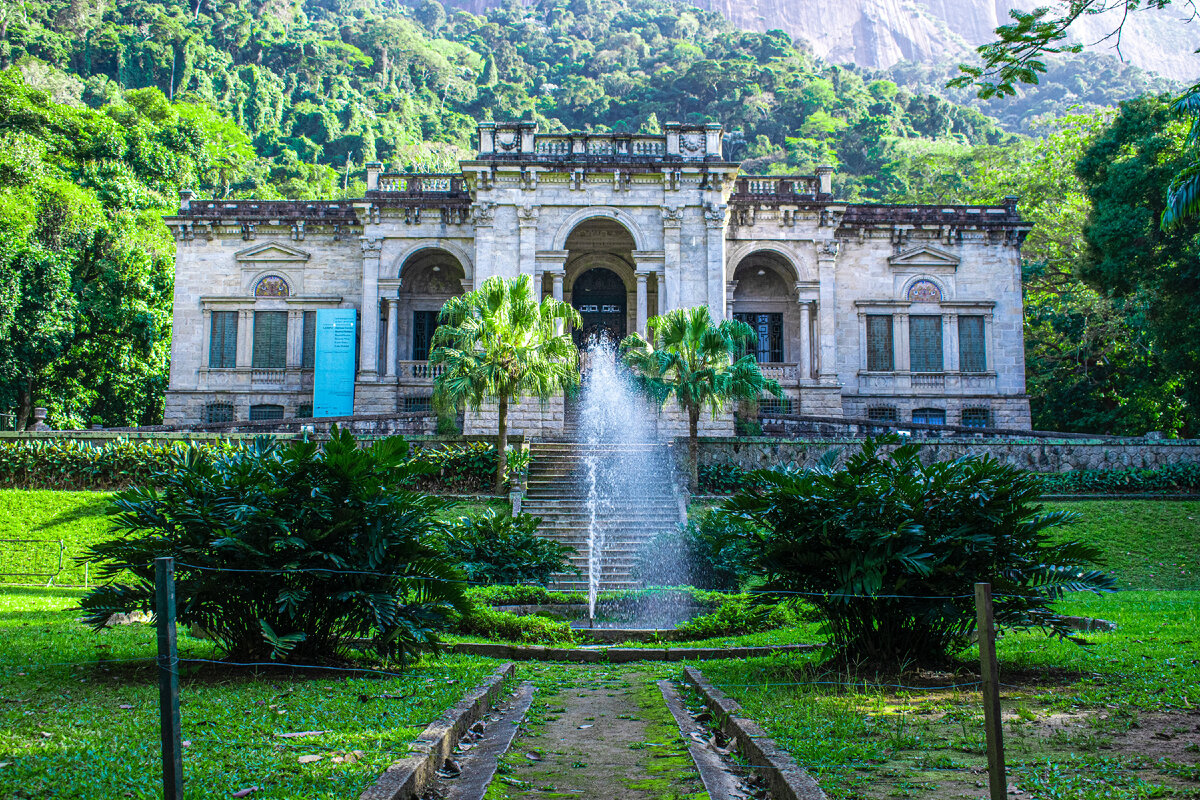 Photo by Gabriel Santos on Unsplash