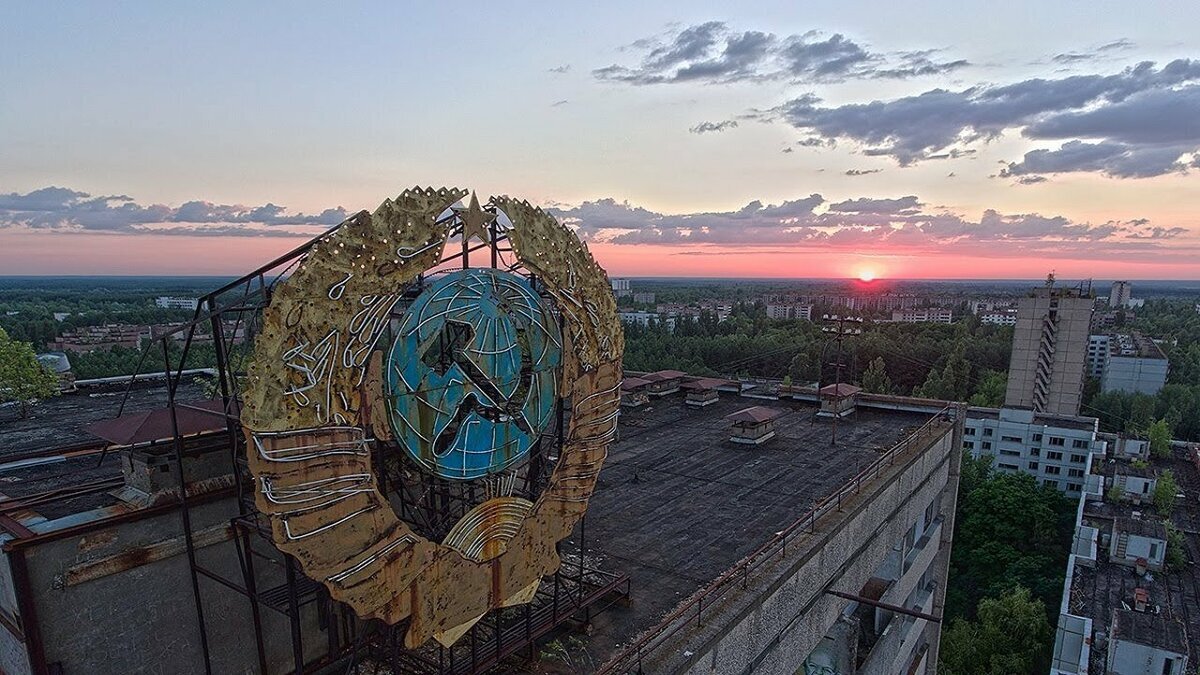 Припять, дом с гербом СССР