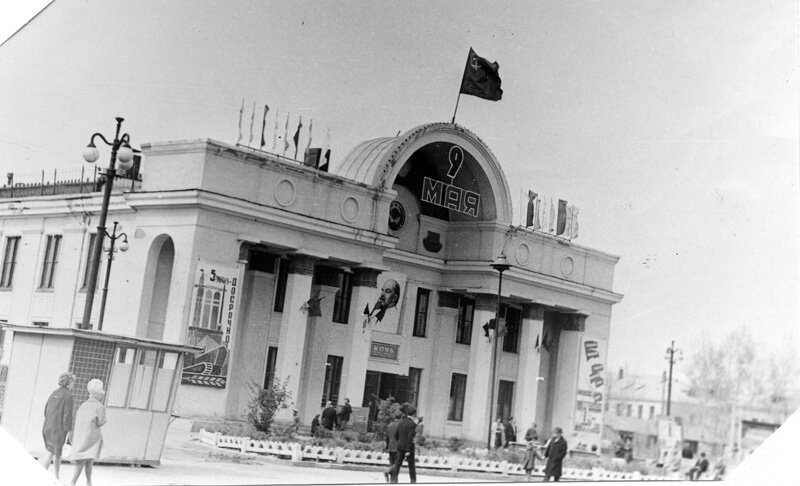 Кинотеатры города рубцовска. Рубцовск 1990. ДК АТЗ Рубцовск. Рубцовск в СССР. Старая площадь Ленина Рубцовск.