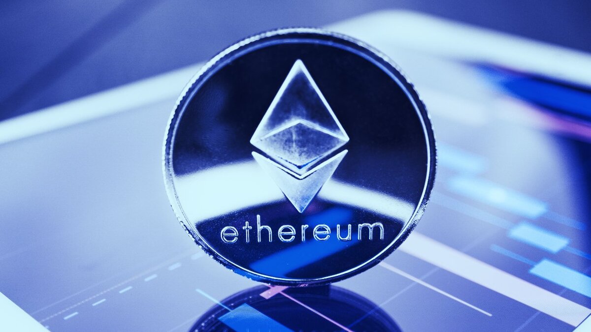 Ethereum в среду, 28 апреля, установил новый рекорд. Курс монеты не только превысил отметку в $2700, но и продолжил укрепляться.