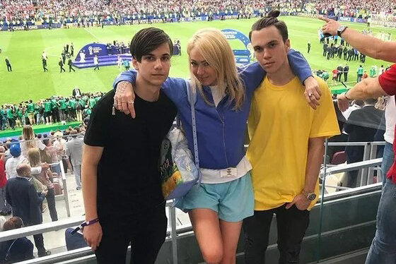 Андрей Батурин, Яна Рудковская, Николай Батурин
Фото — Instagram.com/rudkovskayaofficial