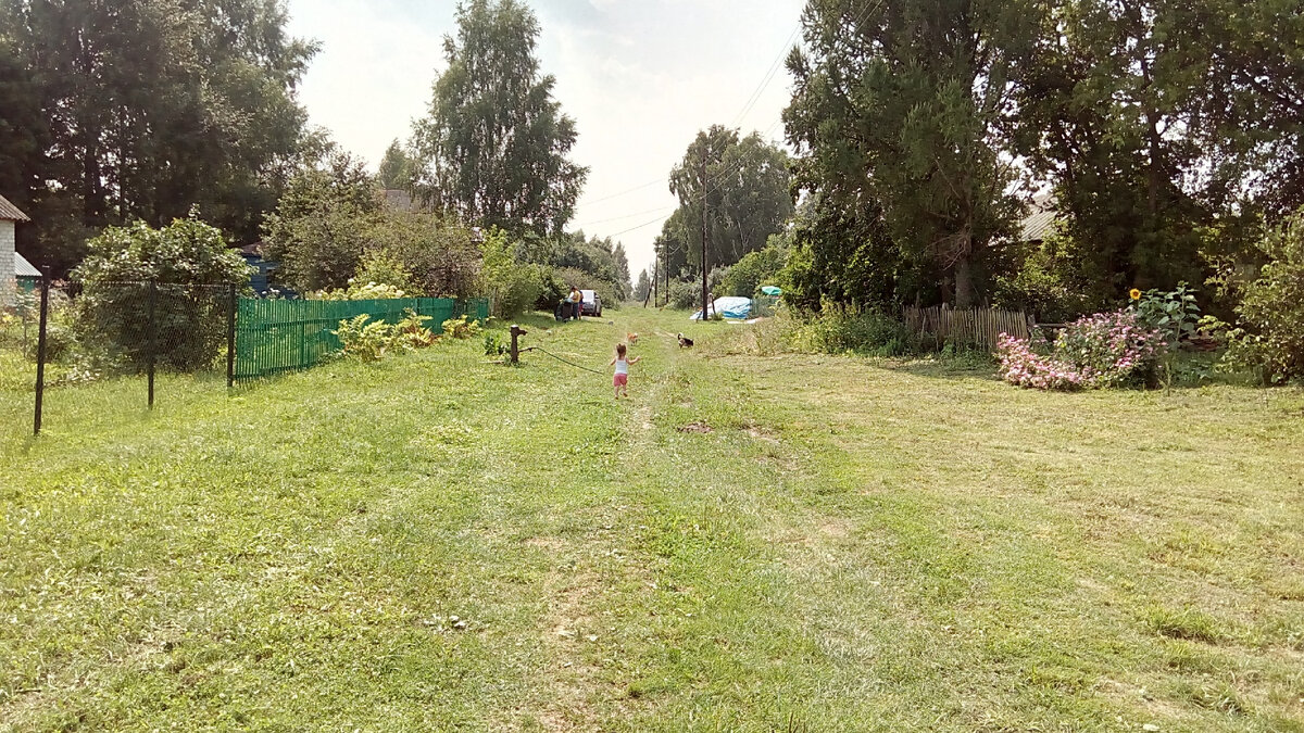 Моё будущее босыми ногами топает по моему детству.